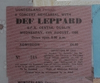 Def Leppard on Aug 13, 1986 [290-small]