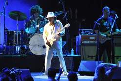 Santana / Michael Franti & Spearhead on Sep 10, 2011 [443-small]