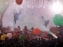 The Flaming Lips / New Fumes on Sep 13, 2011 [186-small]