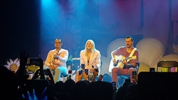 Julia Michaels  / Rhys Lewis on Sep 21, 2019 [397-small]