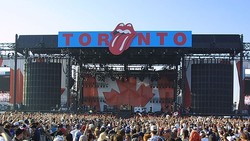 The Rolling Stones / AC/DC / Justin Timberlake / The Flaming Lips / Rush / The Guess Who / Sam Roberts / Blue Rodeo / The Isley Brothers / Sass Jordan / Sarah Harmer / The Tea Party / La Chicane / Kathleen Edwards / Jeff Healey / Blues Brothers on Jul 30, 2003 [155-small]