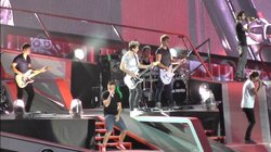 One Direction / 5 Seconds of Summer / Abraham Mateo on Jul 8, 2014 [889-small]
