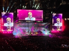 Elton John on Sep 30, 2022 [754-small]