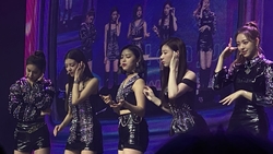 ITZY on Jan 17, 2020 [343-small]