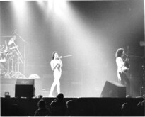 Queen / Thin Lizzy on Feb 1, 1977 [112-small]