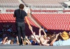 tags: Billy Currington, Tampa, Florida, United States, Crowd, Raymond James Stadium - Kenny Chesney / Zac Brown Band / Billy Currington / Uncle Kracker on Mar 19, 2011 [527-small]