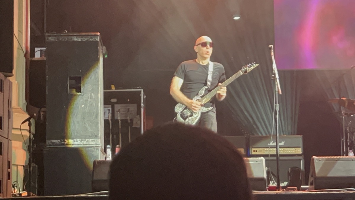 Joe Satriani Concert & Tour History (Updated for 2023 2024) Concert
