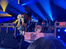Machine Gun Kelly / Avril Lavigne / iann dior on Jul 5, 2022 [423-small]