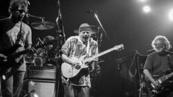 Grateful Dead / Santana / David Lindley & El Rayo-X on Aug 22, 1987 [256-small]