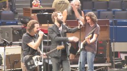 Band of Horses / Pearl Jam on May 15, 2010 [303-small]