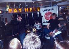 Mansun on Sep 6, 1998 [063-small]